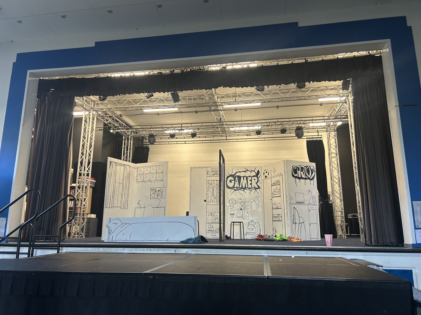 Onatti Theatre Company Perform 'Primera Cita' for Year 8 and 9 Students