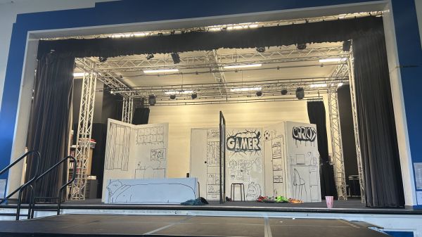 Onatti Theatre Company Perform 'Primera Cita' for Year 8 and 9 Students